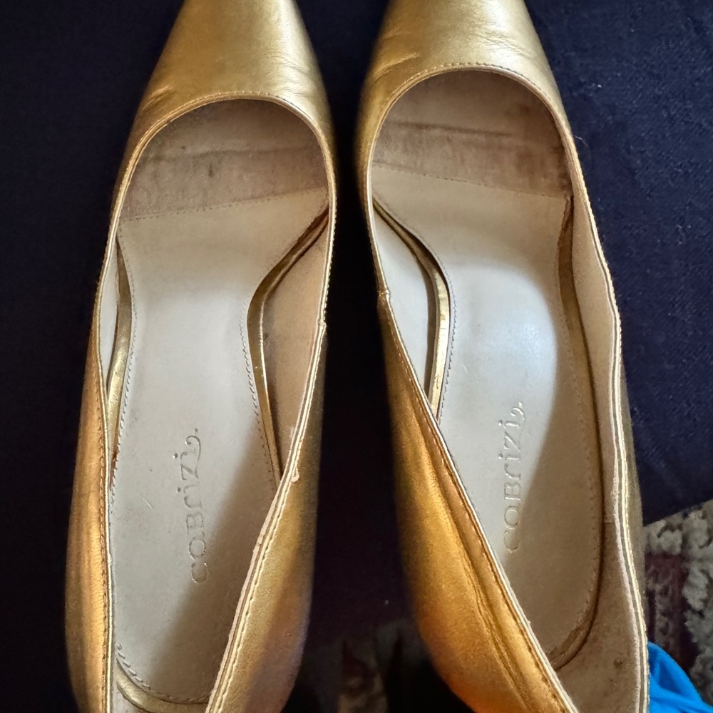 Chic Gold Women's Heels - Picture 5 of 7